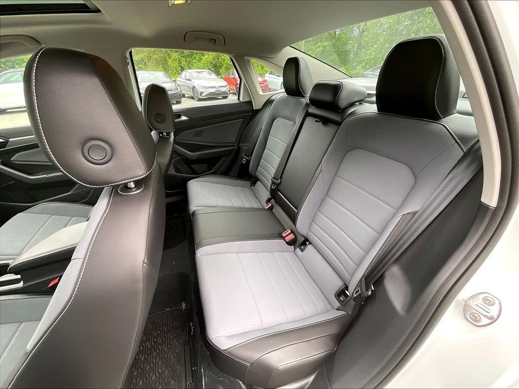 New 2026 Volkswagen Jetta SE FWD image 14