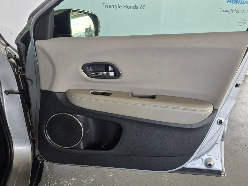 Used 2018 Honda HR-V EX image 11