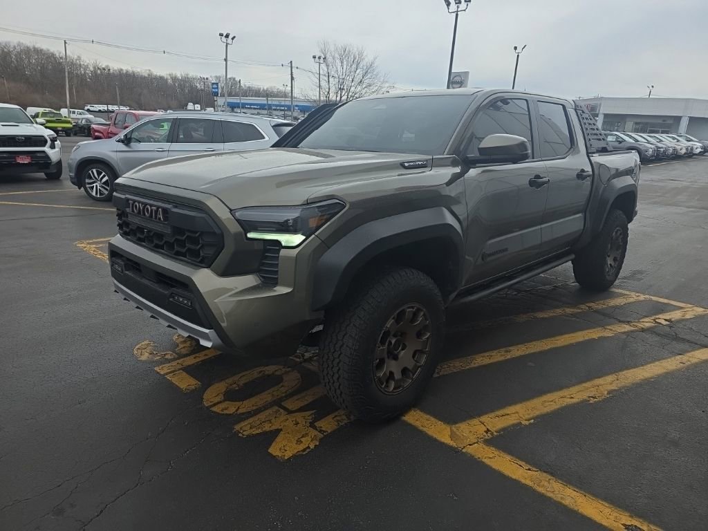Used 2025 Toyota Tacoma Trailhunter image 9