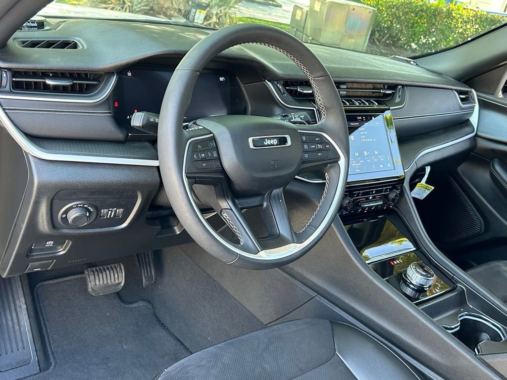 Certified 2024 Jeep Grand Cherokee Altitude image 49