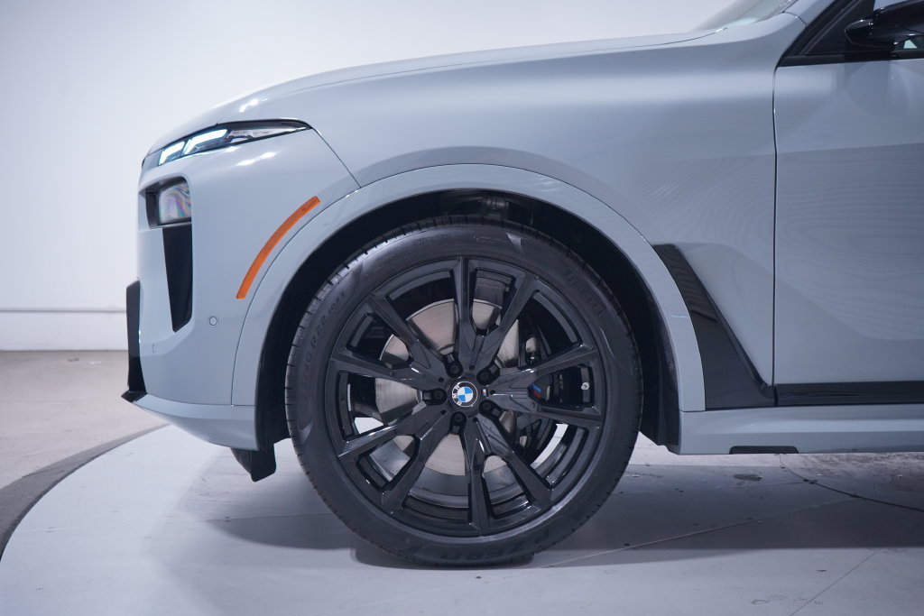 Used 2026 BMW X7 xDrive40i w/ M Sport Package AWD/4WD image 2