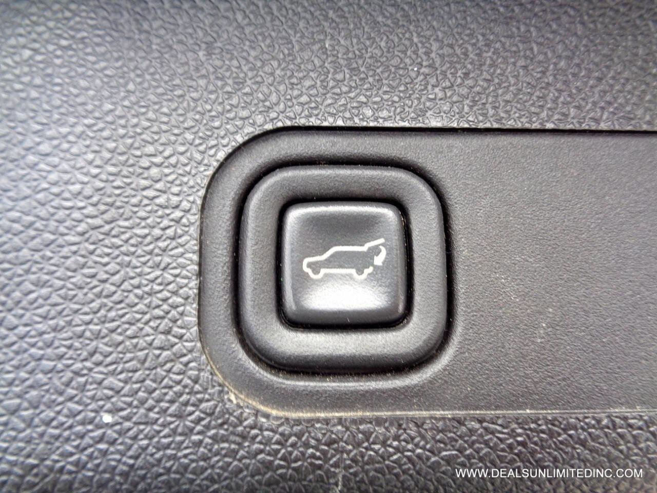 Used 2012 Cadillac Escalade Luxury image 24