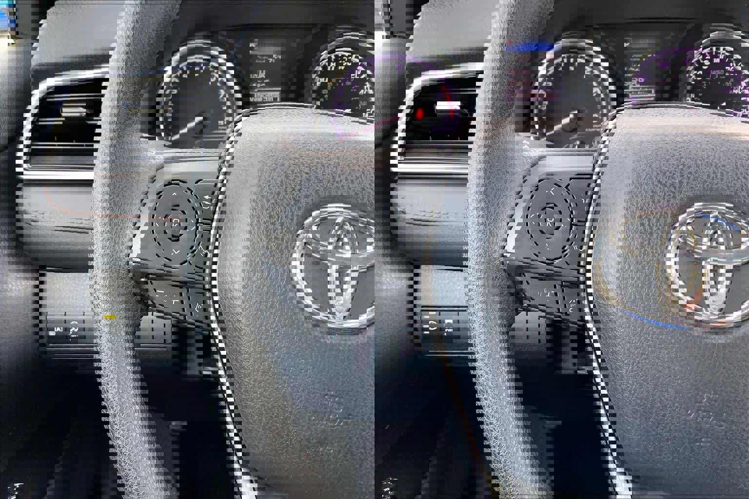 Used 2018 Toyota Camry LE image 23