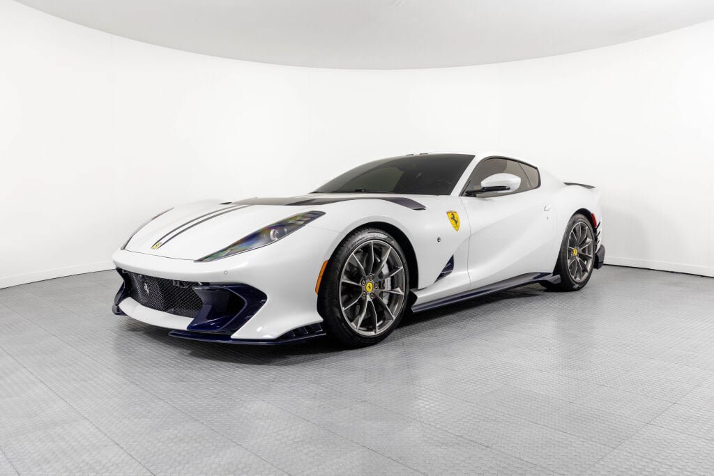 Used 2023 Ferrari 812 Competizione RWD image 7
