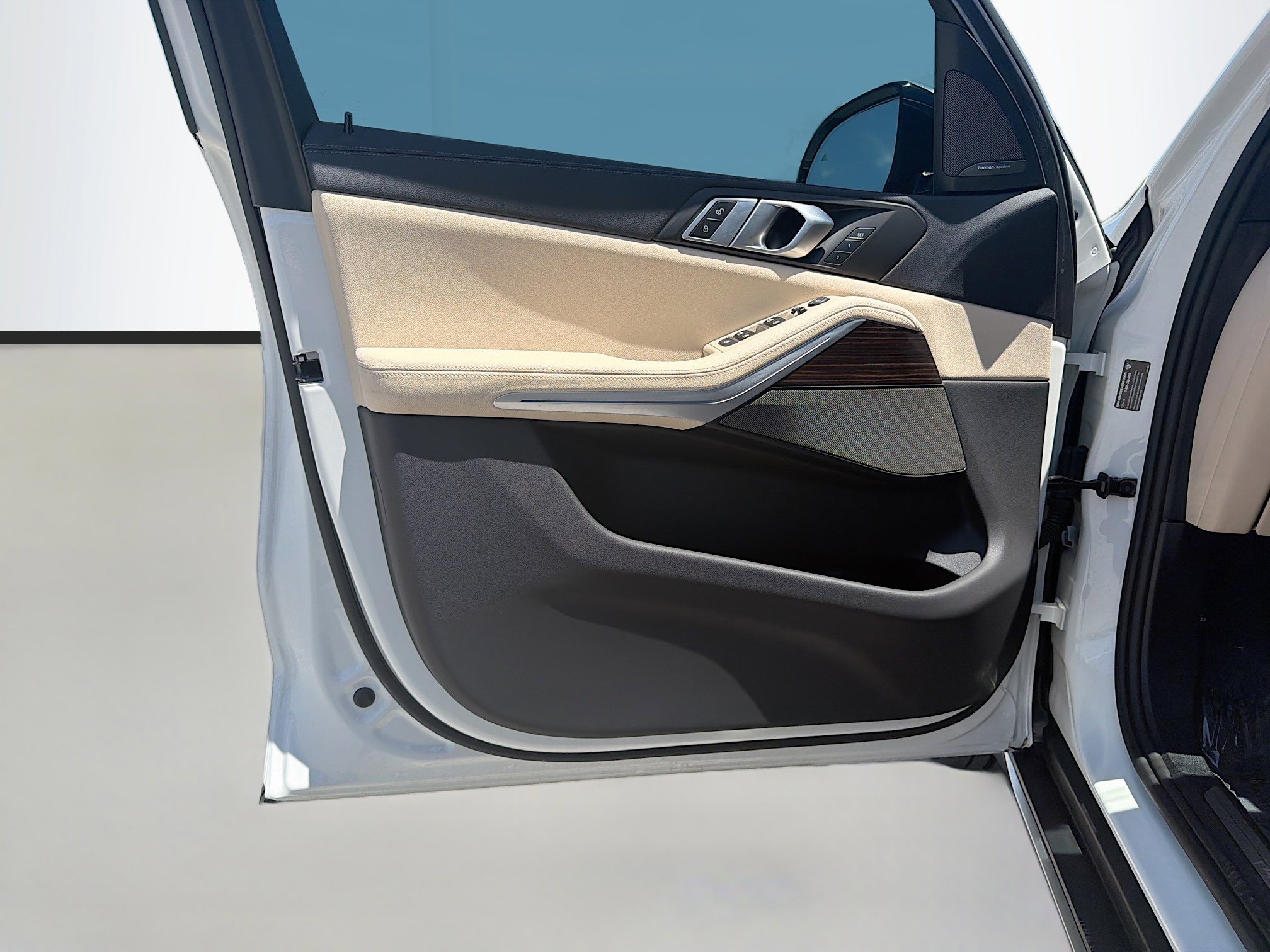 Used 2021 BMW X5 sDrive40i w/ Premium Package image 23