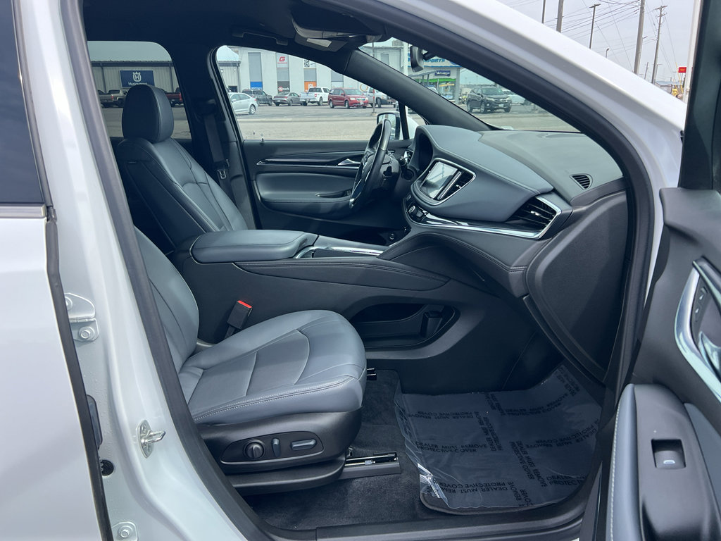 Used 2024 Buick Enclave Essence AWD/4WD image 25