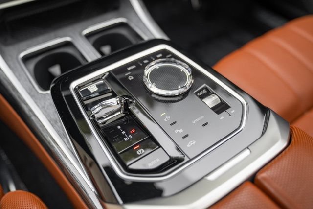 Used 2023 BMW 740i w/ Luxury Rear Seating Package RWD image 31