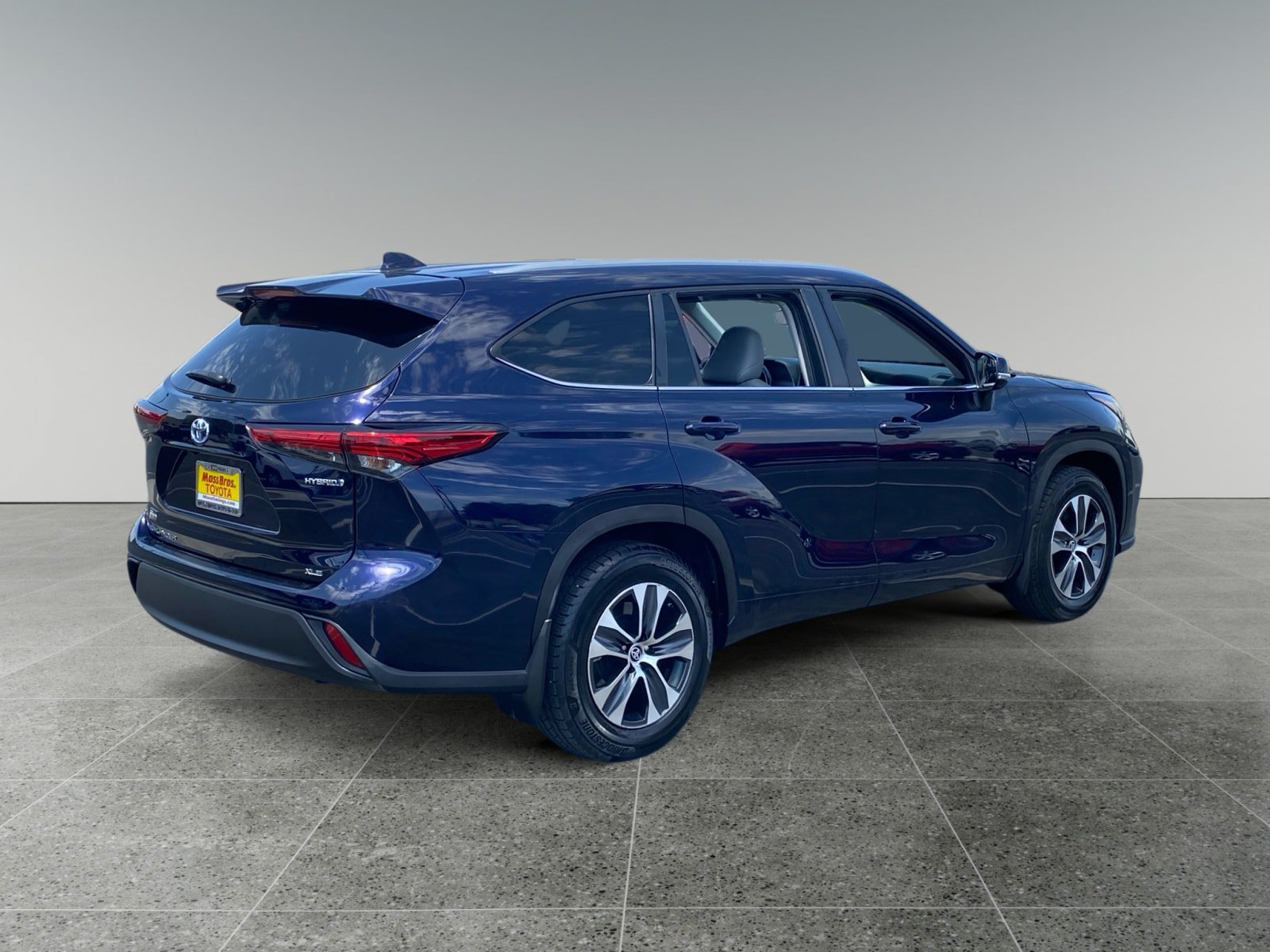 Used 2023 Toyota Highlander XLE FWD image 5