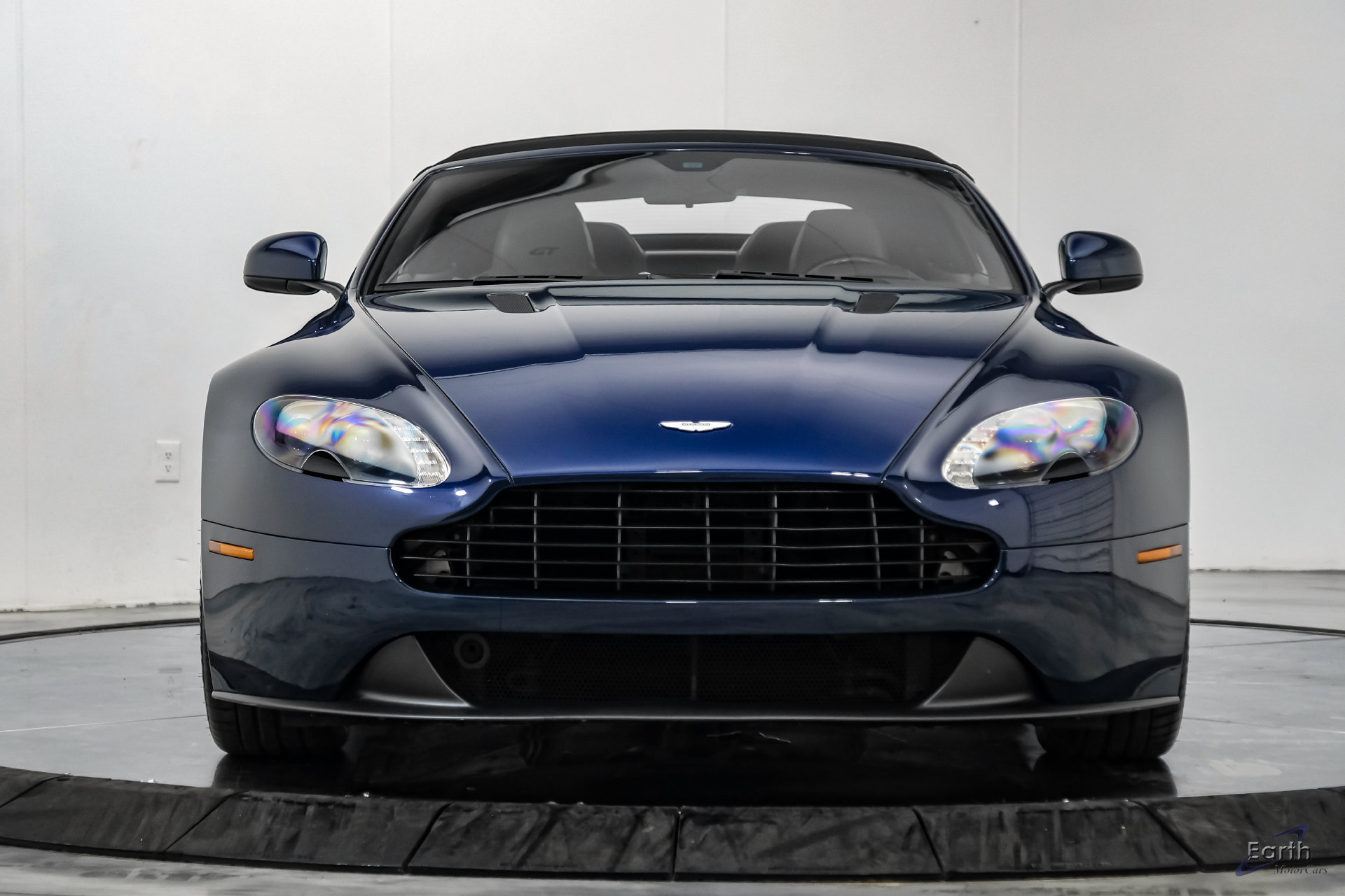Used 2015 Aston Martin V8 Vantage GT RWD image 37