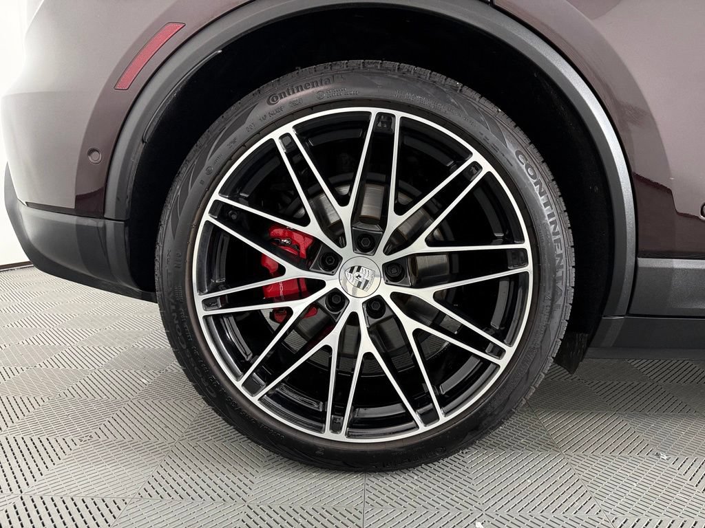 Certified 2025 Porsche Macan 4S Electric AWD/4WD image 13