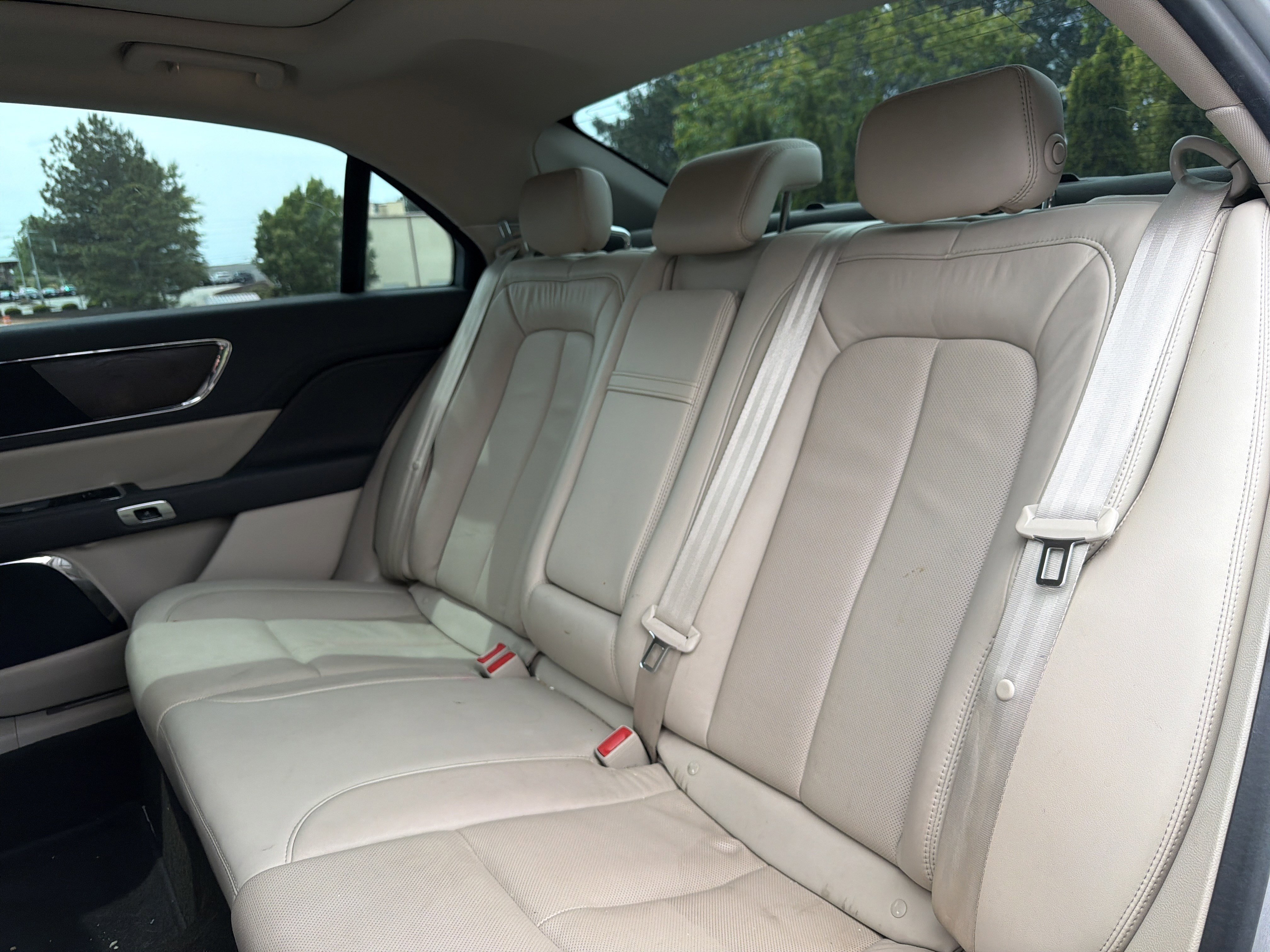 Used 2019 Lincoln Continental Select FWD image 9
