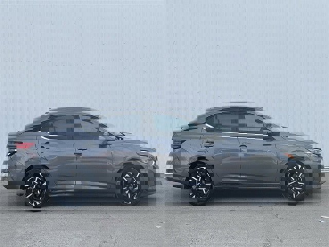 Used 2024 Nissan Sentra SV image 3