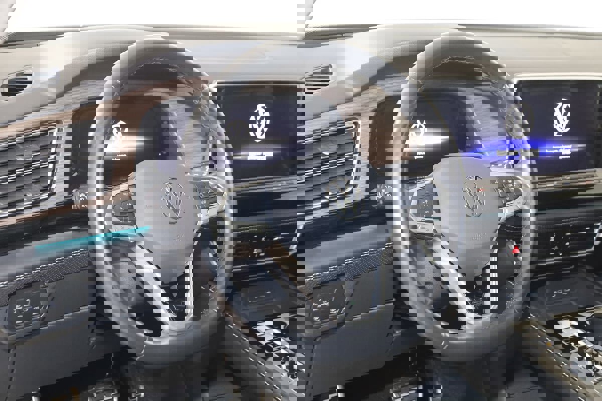 Used 2024 Volkswagen Atlas SEL Premium R-Line image 6