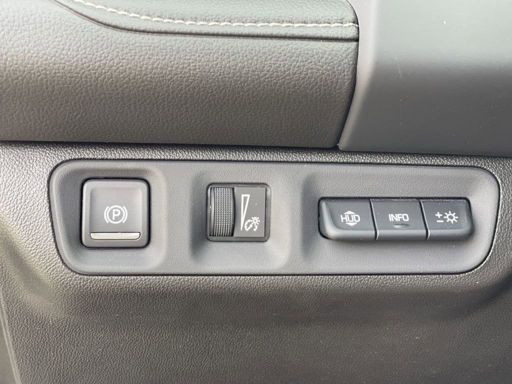 Used 2022 GMC Acadia Denali w/ Denali Ultimate Package FWD image 18