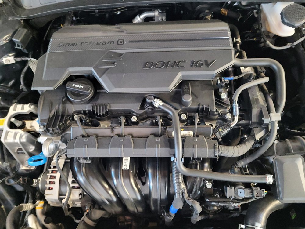 Used 2025 Hyundai Elantra SE image 30