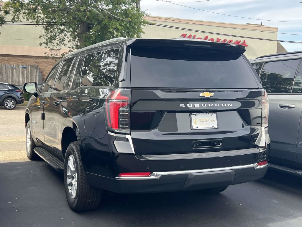 New 2026 Chevrolet Suburban LS AWD/4WD image 4