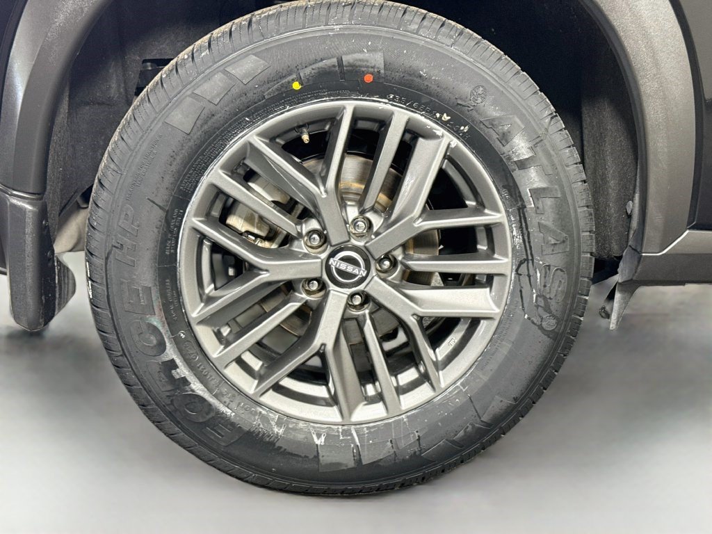 Used 2023 Nissan Rogue S FWD image 32