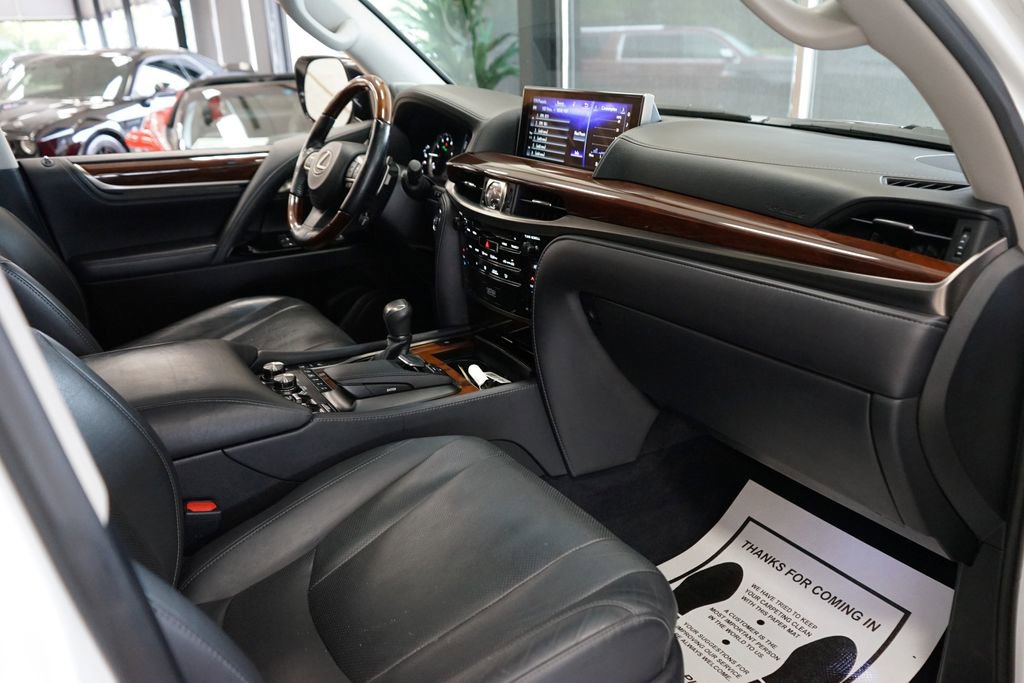 Used 2017 Lexus LX 570 4WD w/ Luxury Package image 58