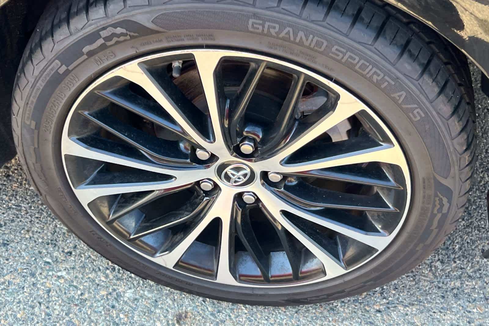 Used 2018 Toyota Camry SE FWD image 22