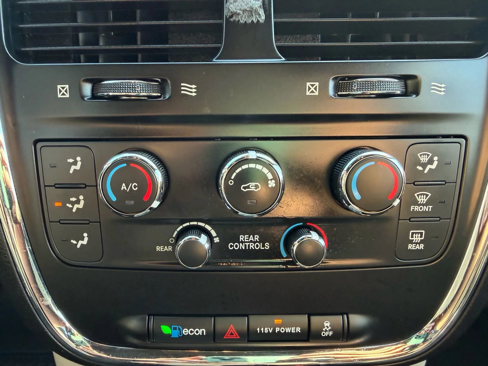 Used 2016 Dodge Grand Caravan SE image 19