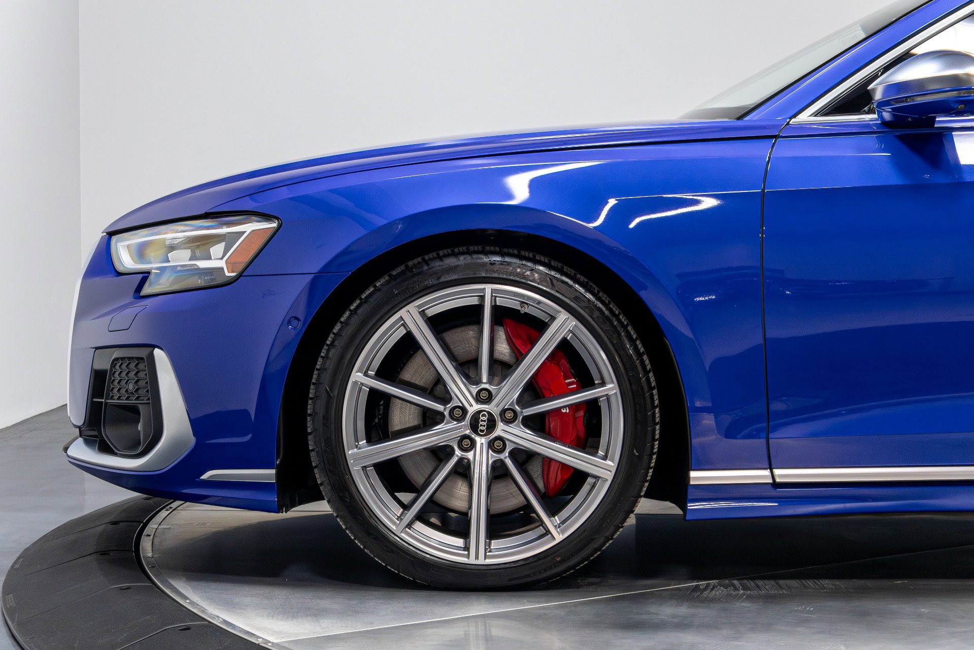 Used 2023 Audi S8 image 40