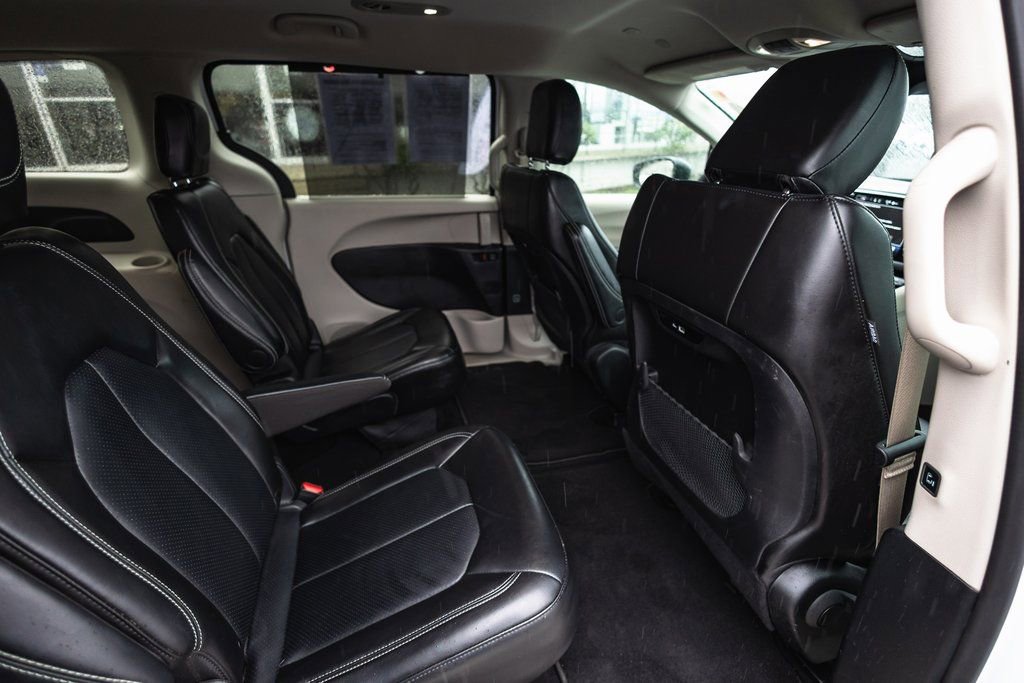 Used 2024 Chrysler Pacifica Touring-L image 35