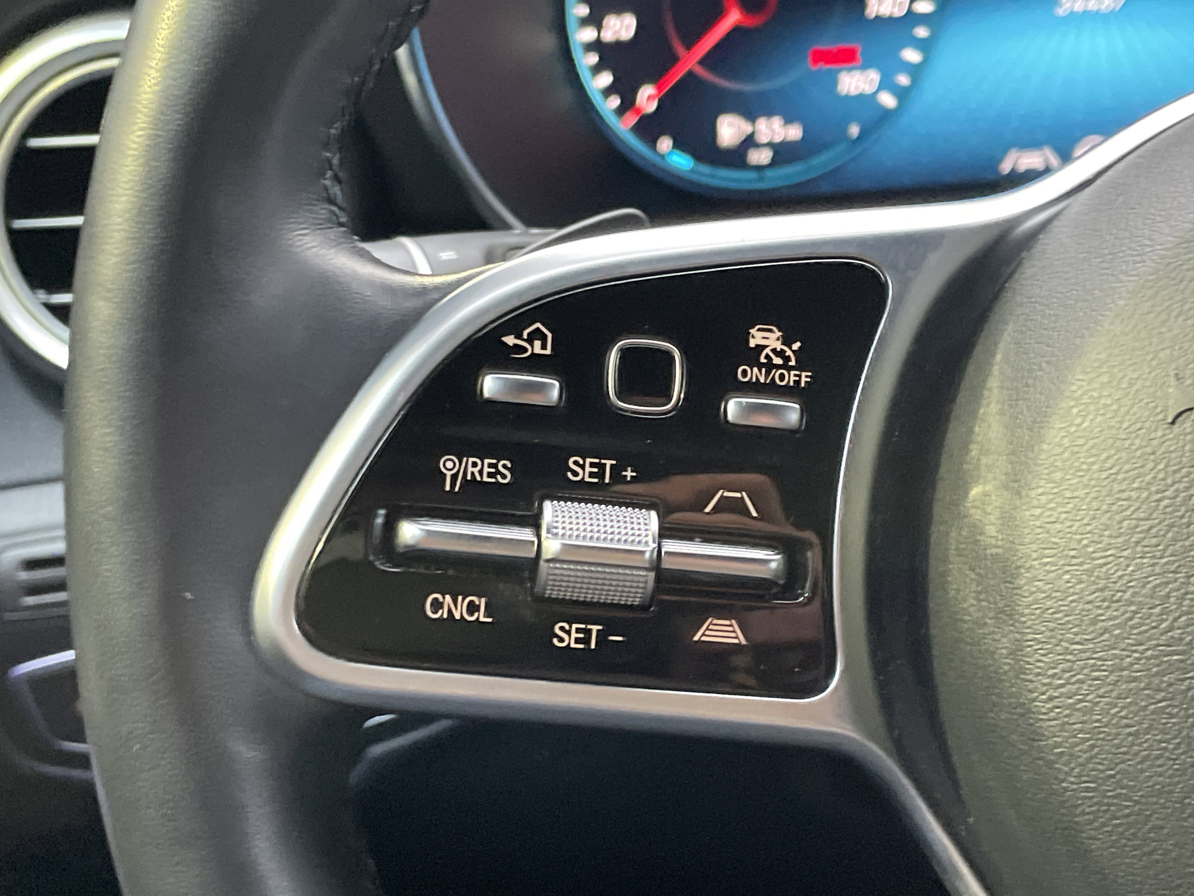 Certified 2022 Mercedes-Benz GLC 300 4MATIC w/ Driver Assistance Package image 27