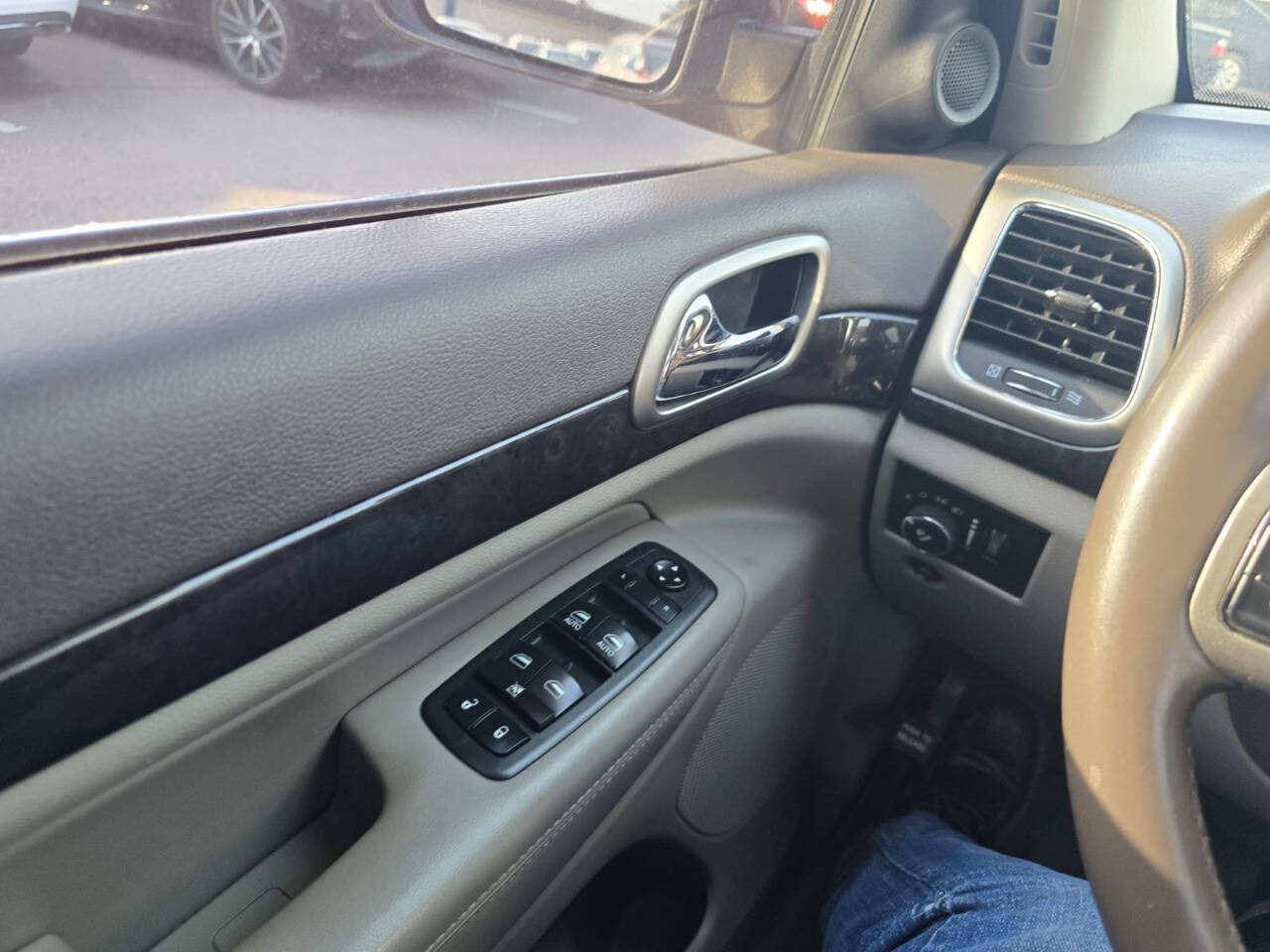 Used 2013 Jeep Grand Cherokee Laredo AWD/4WD image 60