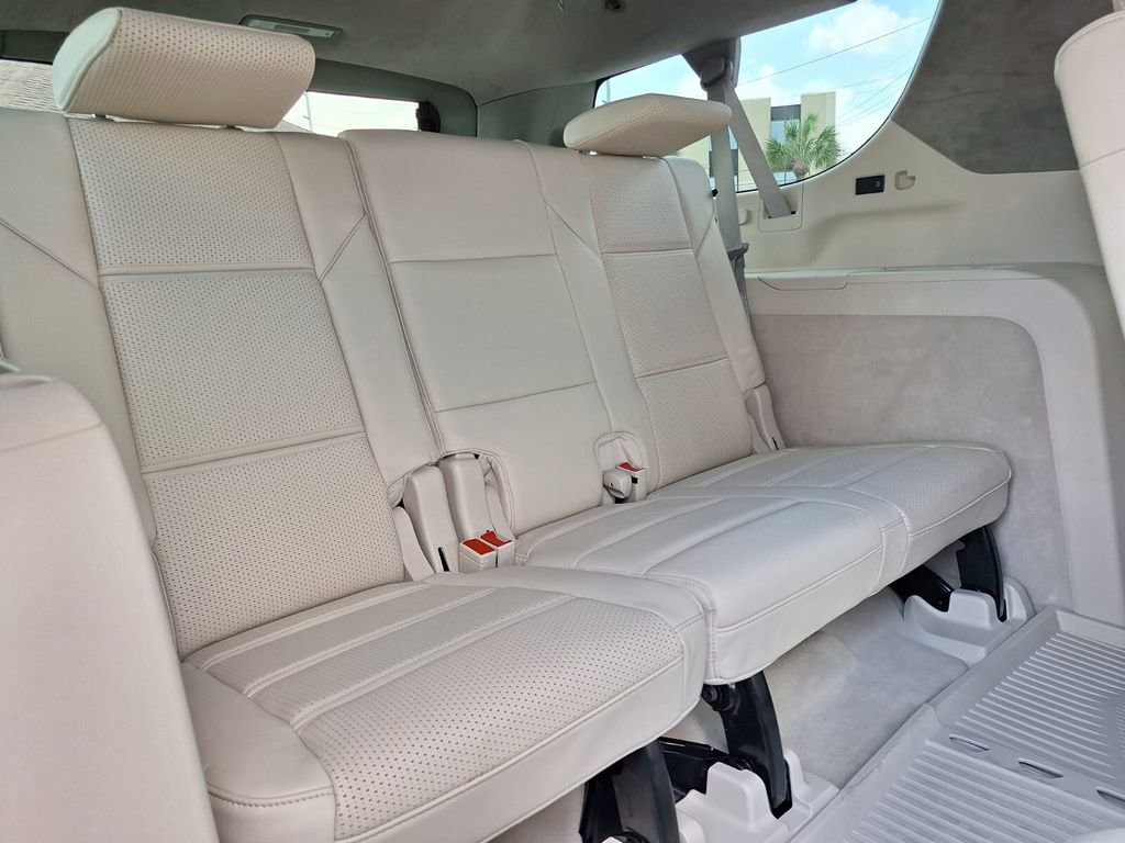 Certified 2024 Cadillac Escalade ESV Premium Luxury Platinum AWD/4WD image 33