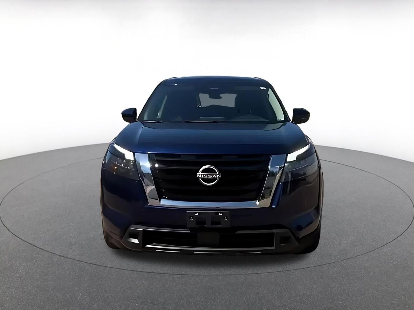 Used 2025 Nissan Pathfinder SV image 4