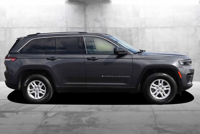 Used 2024 Jeep Grand Cherokee Laredo AWD/4WD image 5