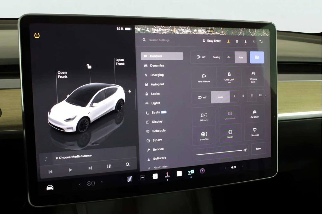 Used 2022 Tesla Model Y Long Range image 21