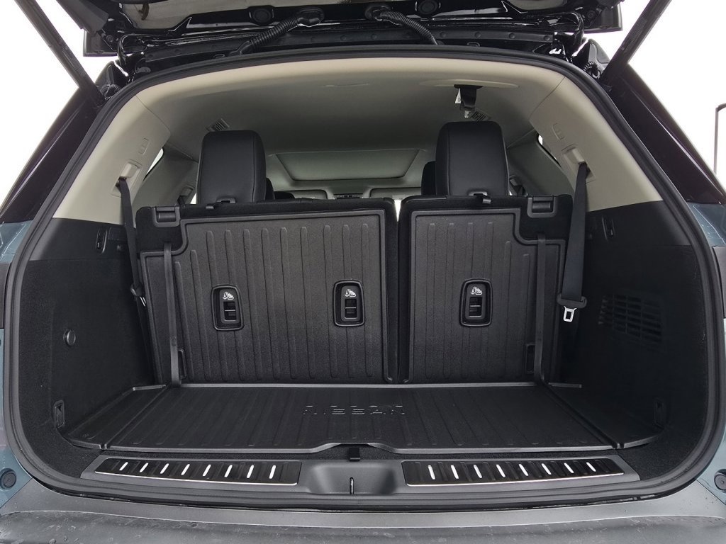 New 2026 Nissan Pathfinder Platinum w/ Accent Package image 12