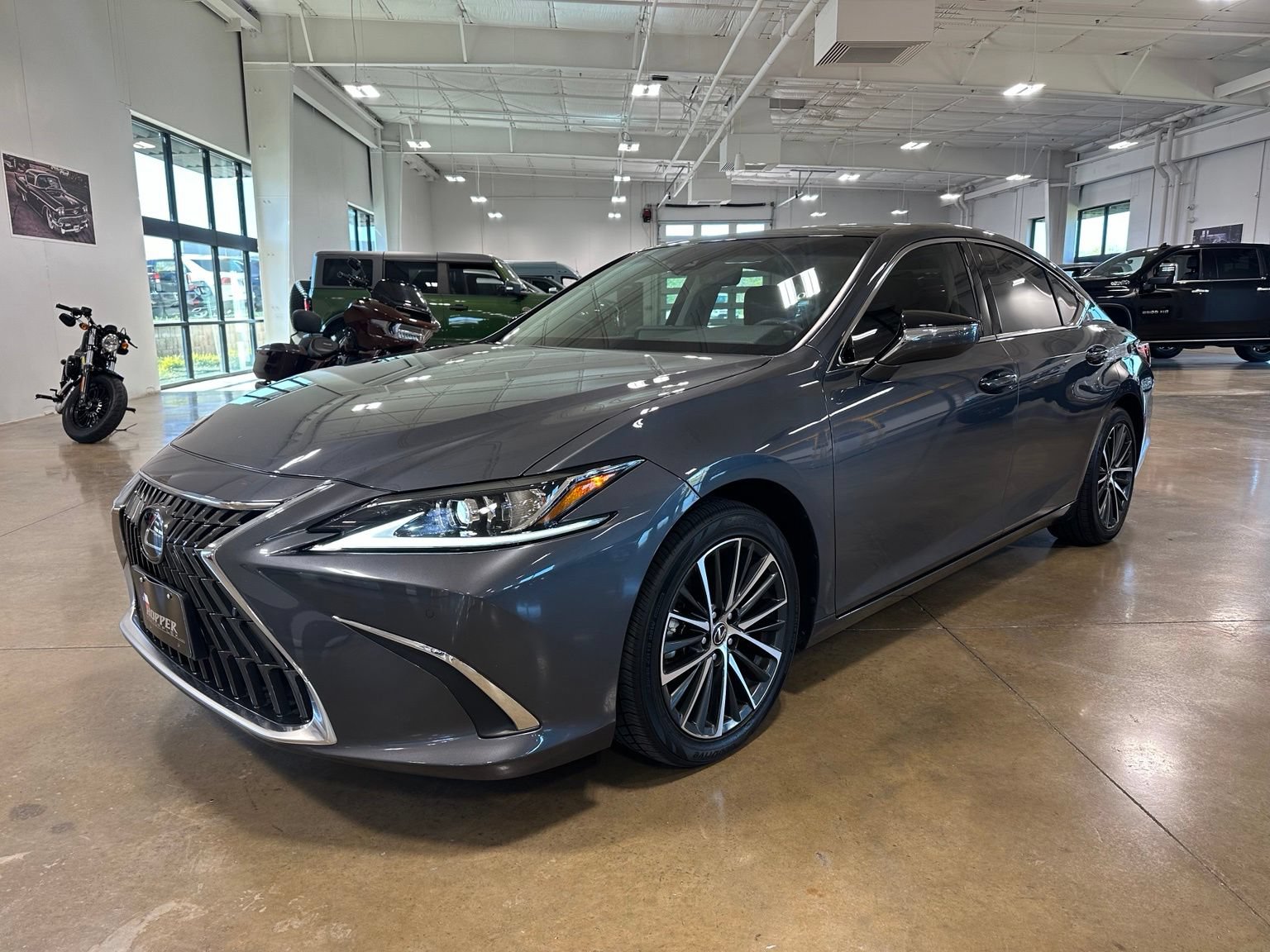 Used 2025 Lexus ES 350 w/ Premium Package FWD image 3