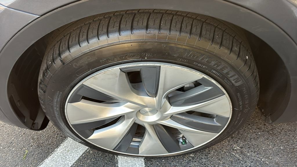 Used 2020 Tesla Model Y Long Range image 29