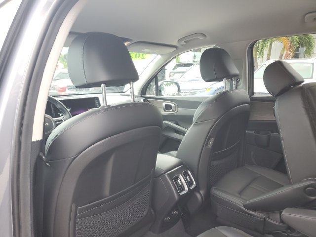 Certified 2023 Kia Sorento EX FWD image 11