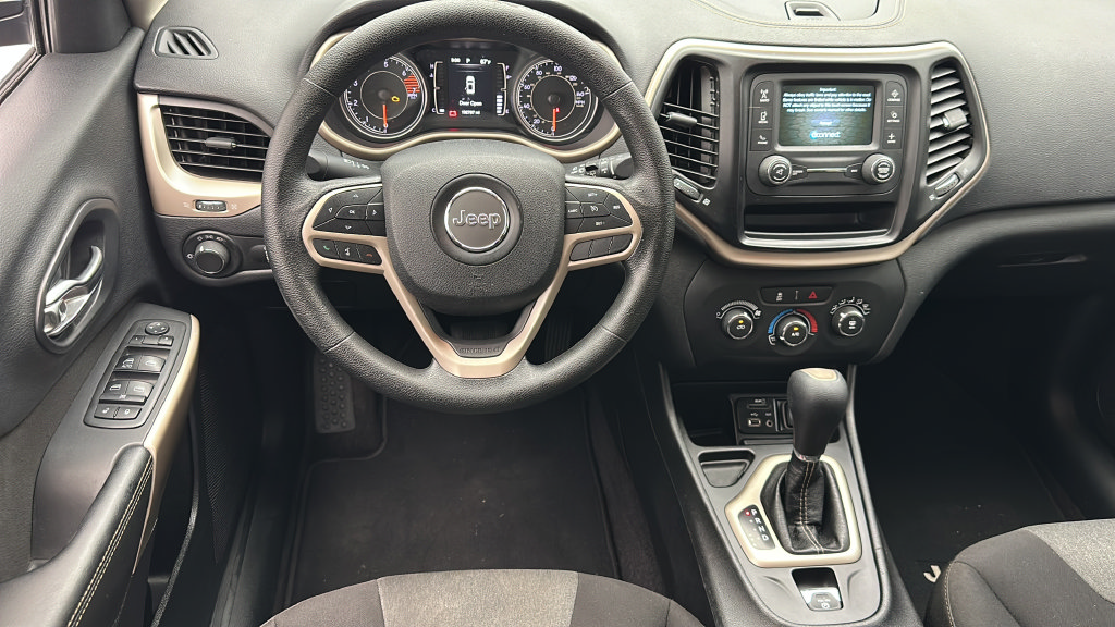 Used 2017 Jeep Cherokee Sport FWD image 10