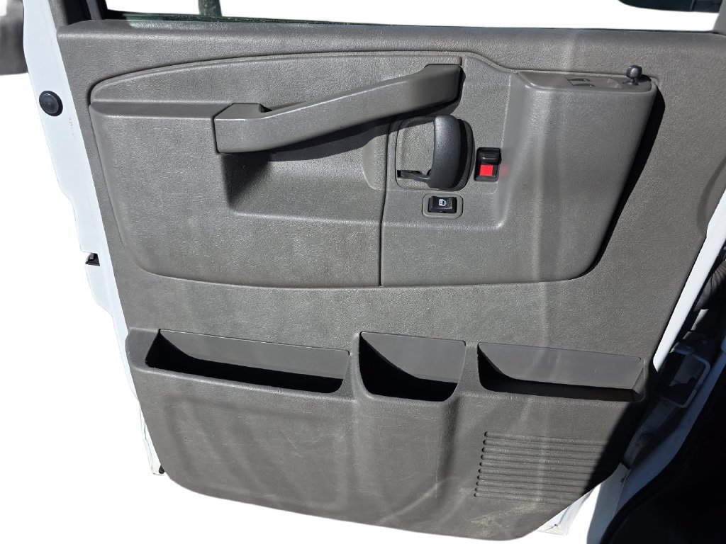 Used 2022 GMC Savana 3500 Extended RWD image 26