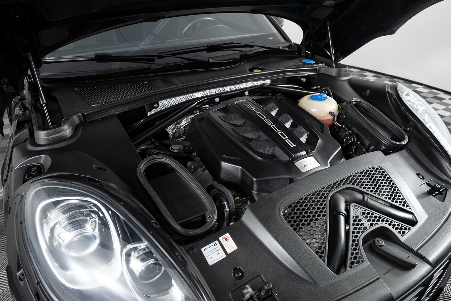 Used 2016 Porsche Macan S image 41