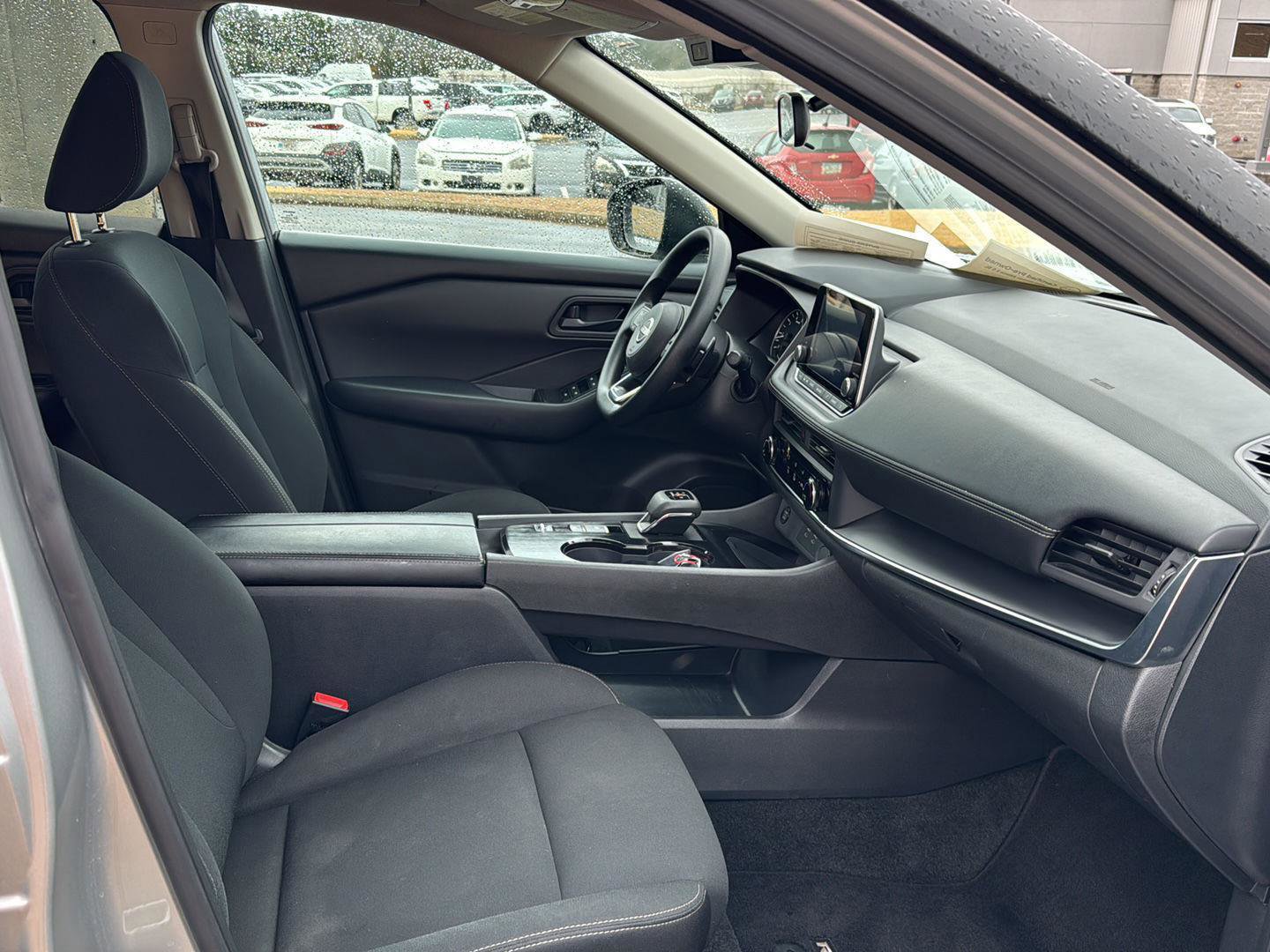 Used 2024 Nissan Rogue S image 10