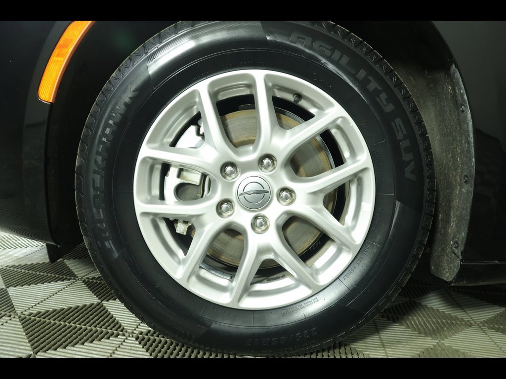 Used 2024 Chrysler Pacifica Touring-L image 10