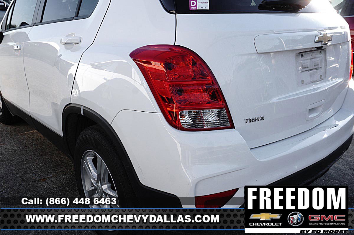 Used 2020 Chevrolet Trax LS w/ Tint and Cruise Package FWD image 9