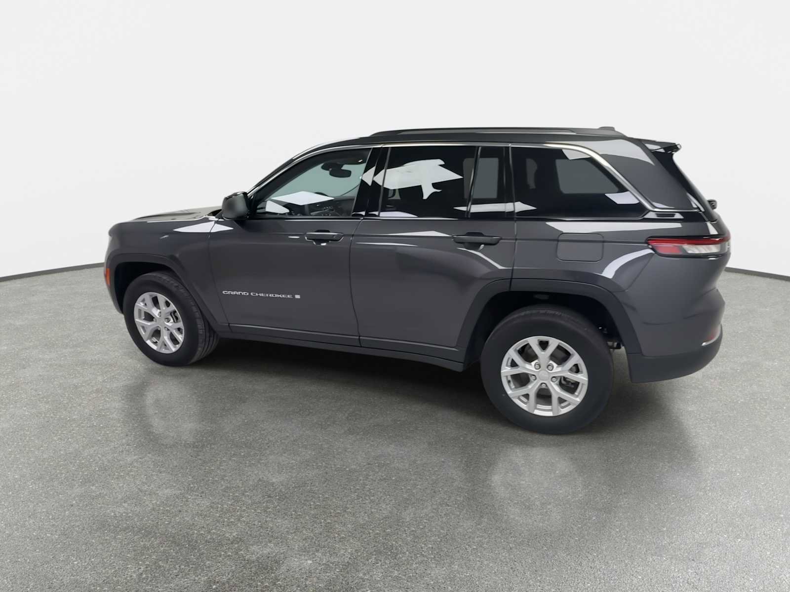 Used 2023 Jeep Grand Cherokee Limited image 6