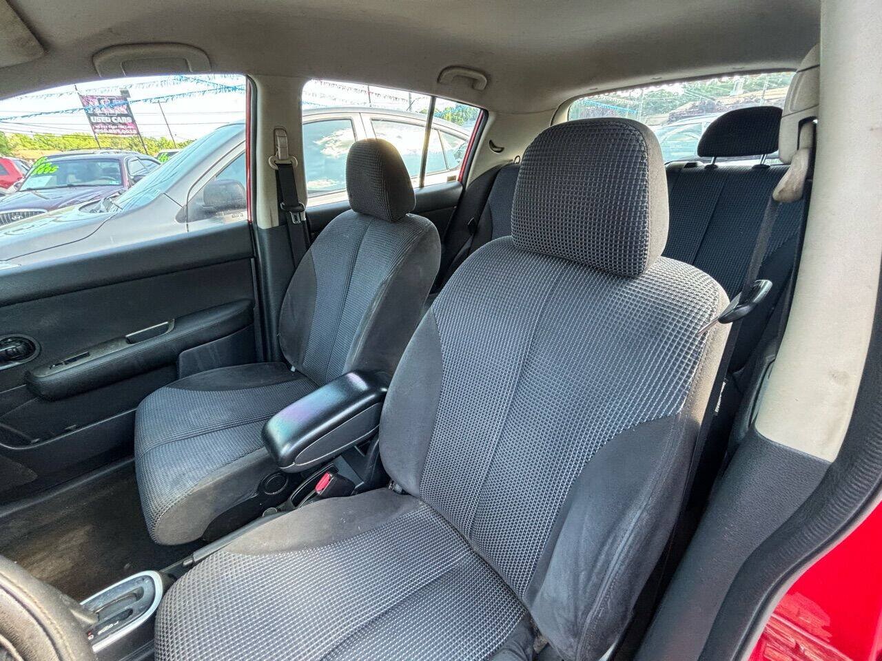 Used 2010 Nissan Versa Hatchback w/ Navigation/Satellite Pkg FWD image 13