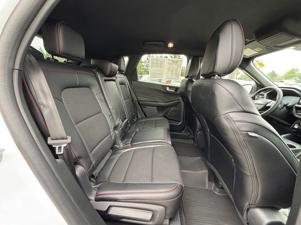 Used 2025 Ford Escape ST-Line w/ Tech Pack #1 AWD/4WD image 17