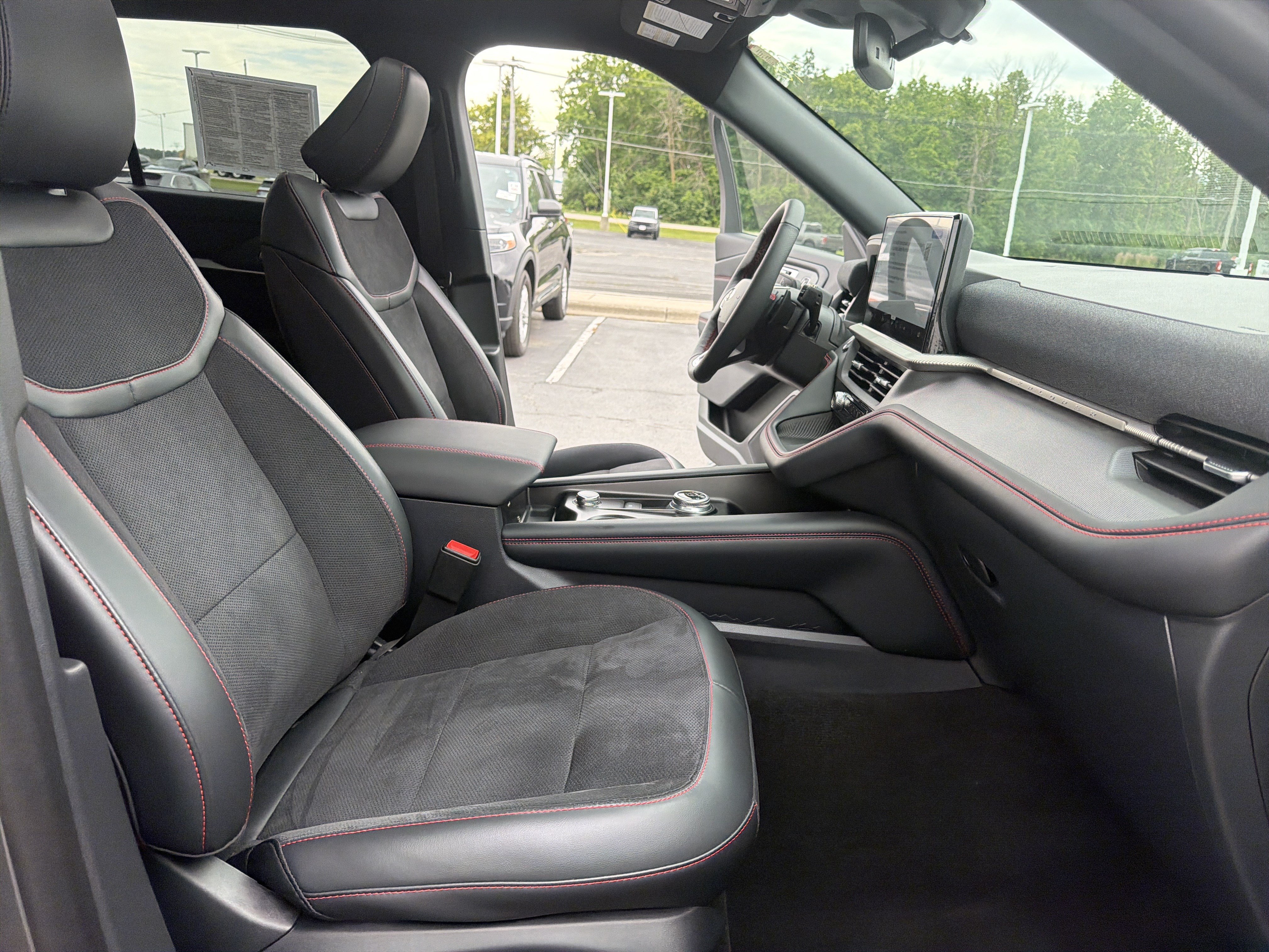 Used 2026 Ford Explorer ST w/ Sun And Sound Package AWD/4WD image 33