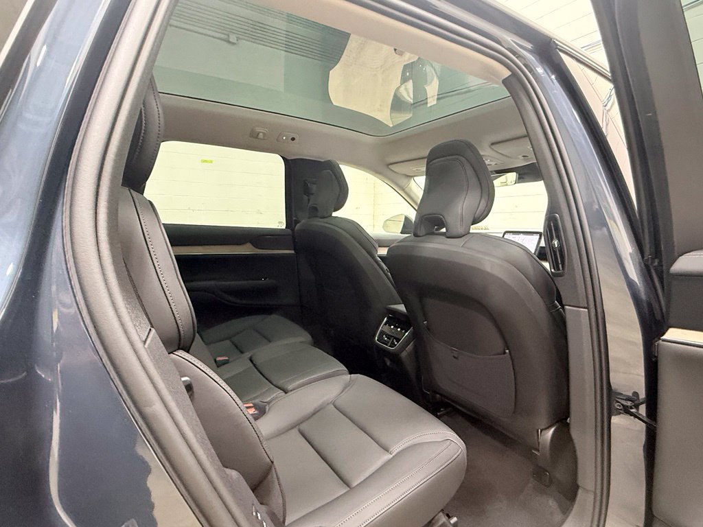 Used 2025 Volvo EX90 Ultra AWD/4WD image 44