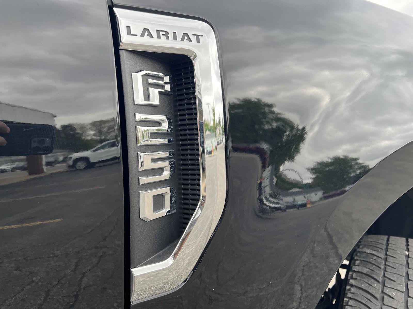 Used 2021 Ford F250 Lariat w/ Lariat Ultimate Package AWD/4WD image 3