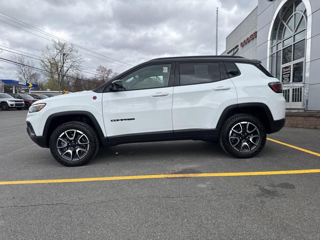 Used 2024 Jeep Compass Trailhawk w/ Trailhawk Elite Group AWD/4WD image 6