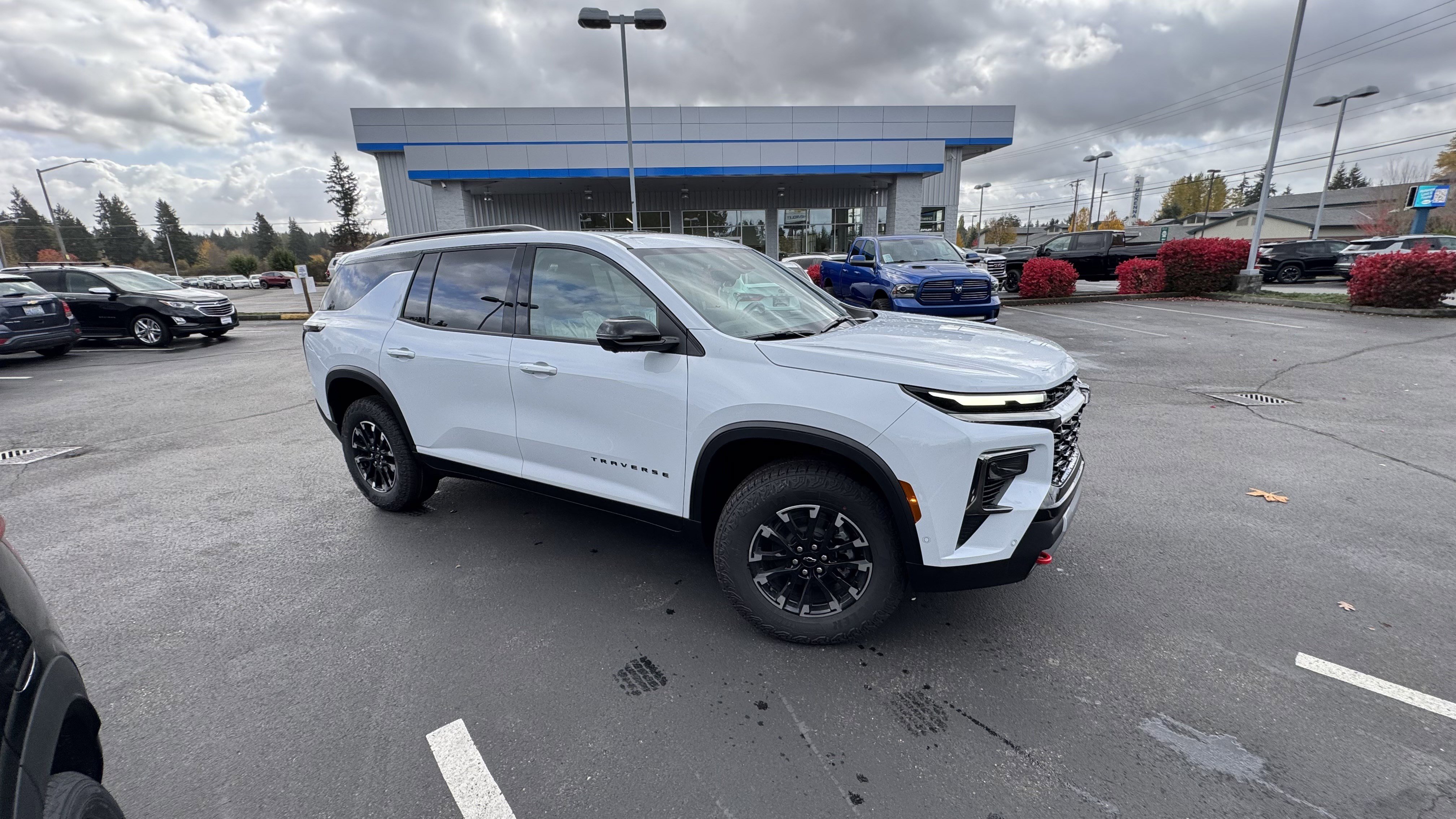 New 2026 Chevrolet Traverse Z71 w/ Enhanced Driving Package image 2